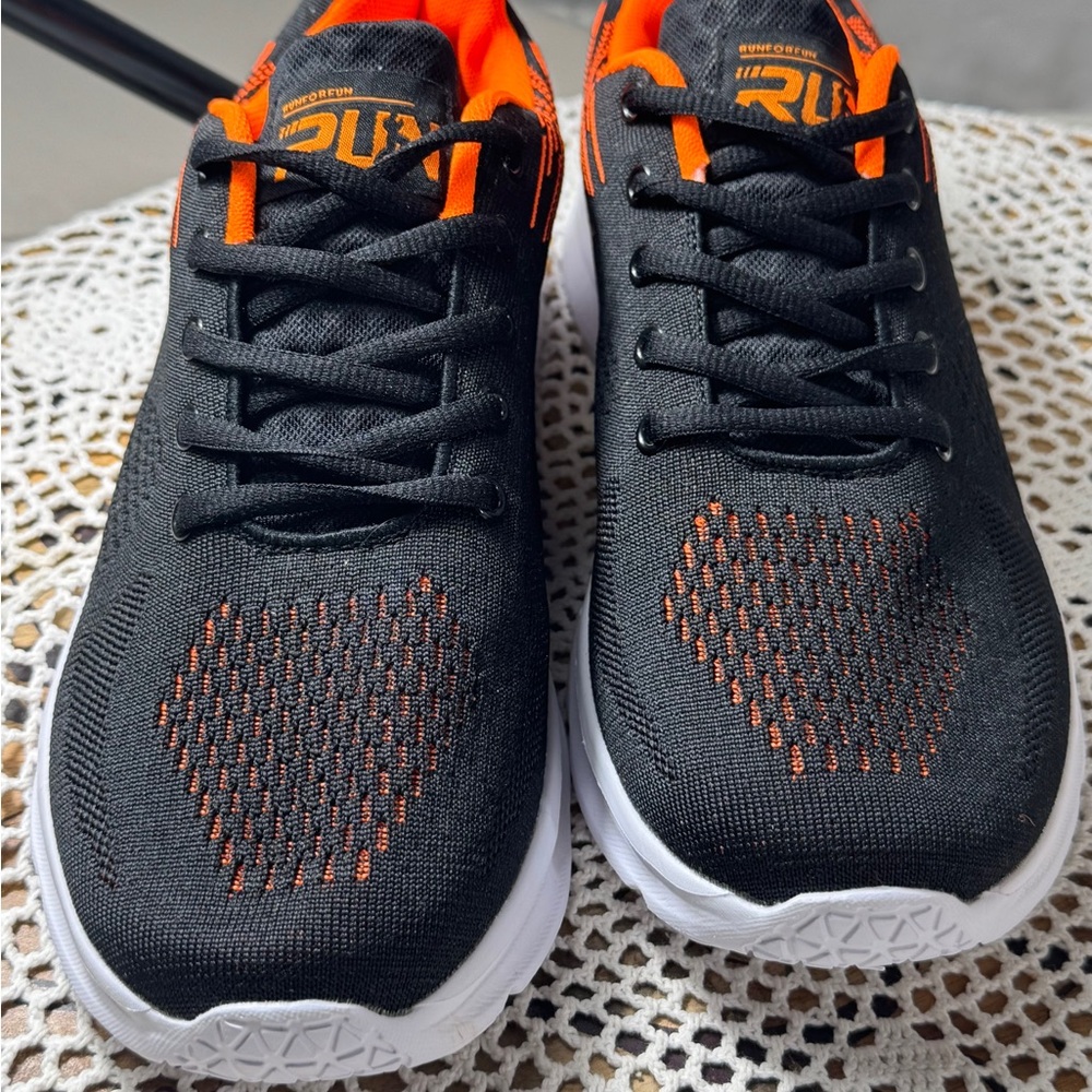 Women’s Size 10M Lace Up Comfort-ProRun Sneakers (Brand New) sku 3103